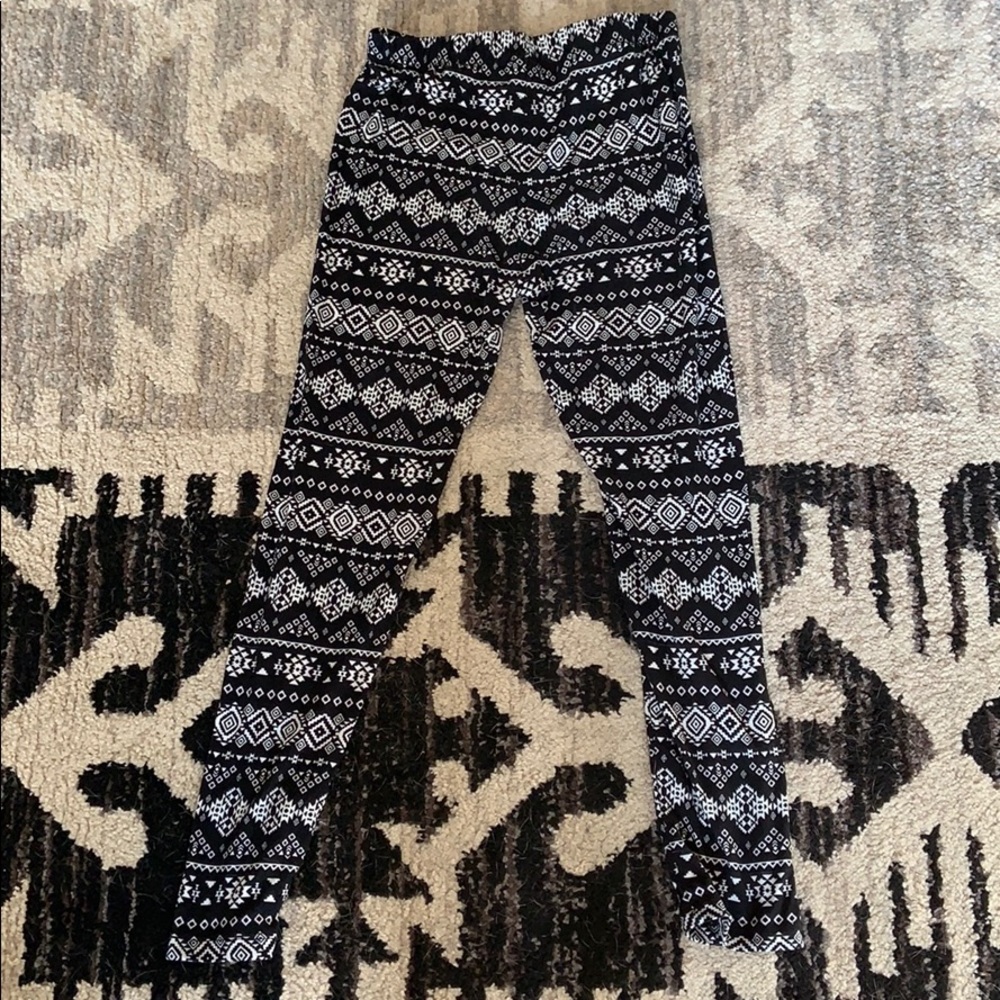 Black pattern leggings